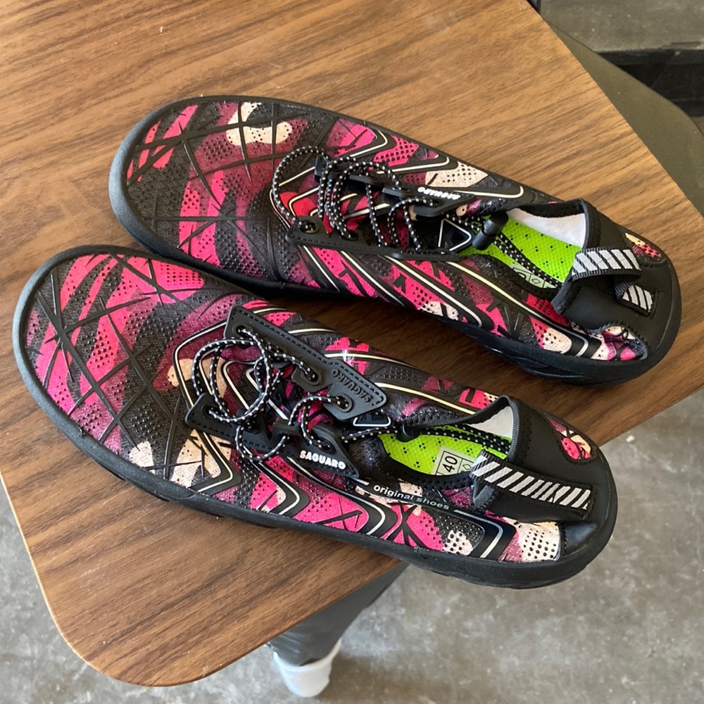 WOMEN’S SIZE 8.5 WATER SHOES NEW